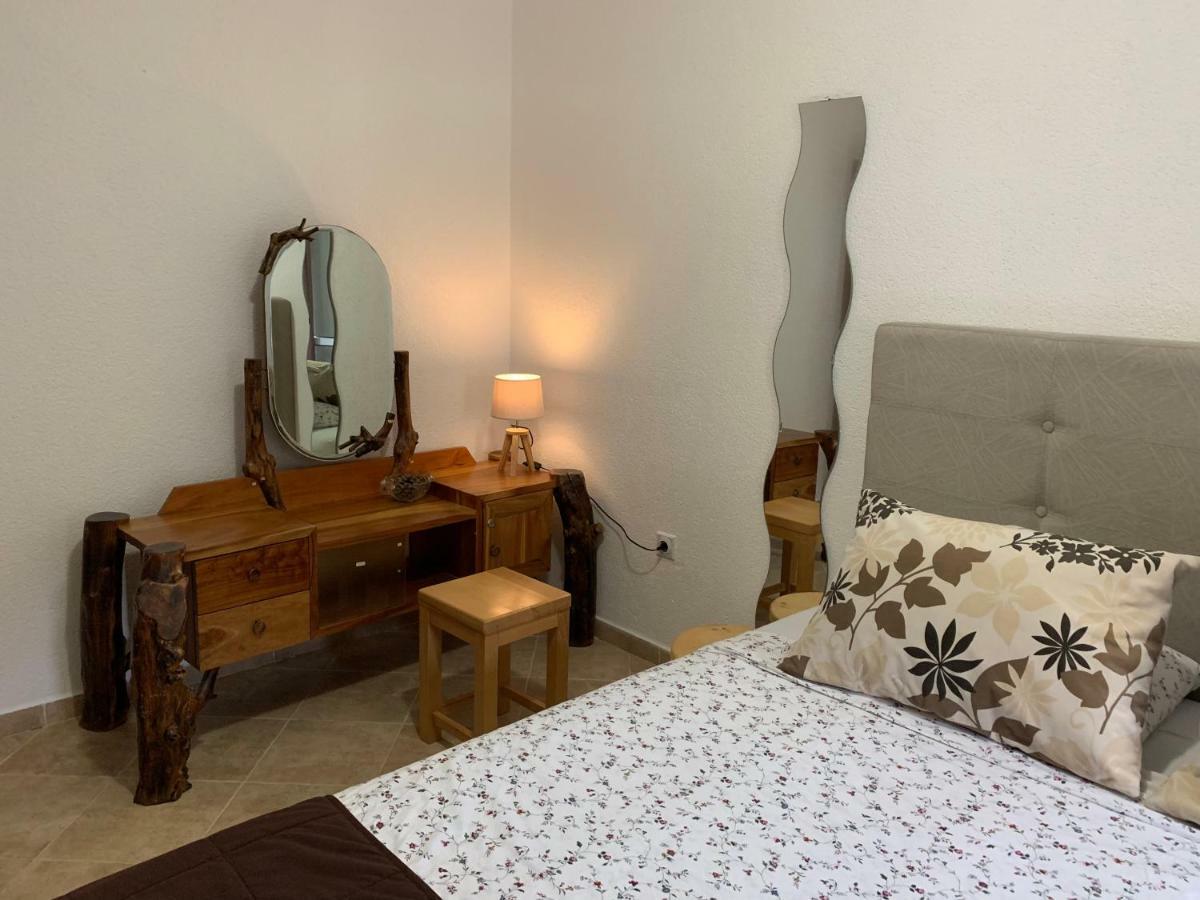 Apartmani Krgusic Teodo Esterno foto